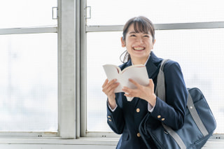 高校生の銀行口座の作り方は？必要なものや口座の選び方を解説