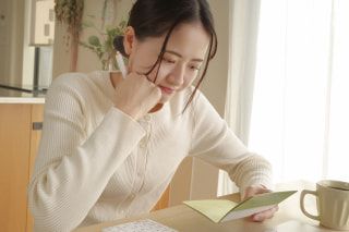 20代前半の理想的な貯金額は？平均値・中央値と貯まる仕組みを解説